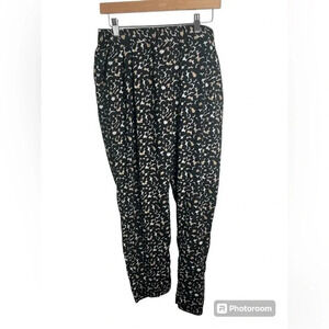 Vince Camuto Leopard print ankle length pants size Medium